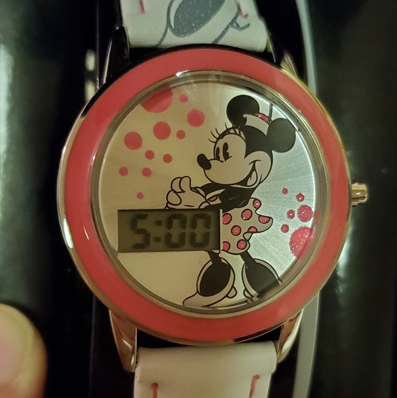 New Disney children's Minnie Mouse watch large can fit some adults - Picture 3 of 6